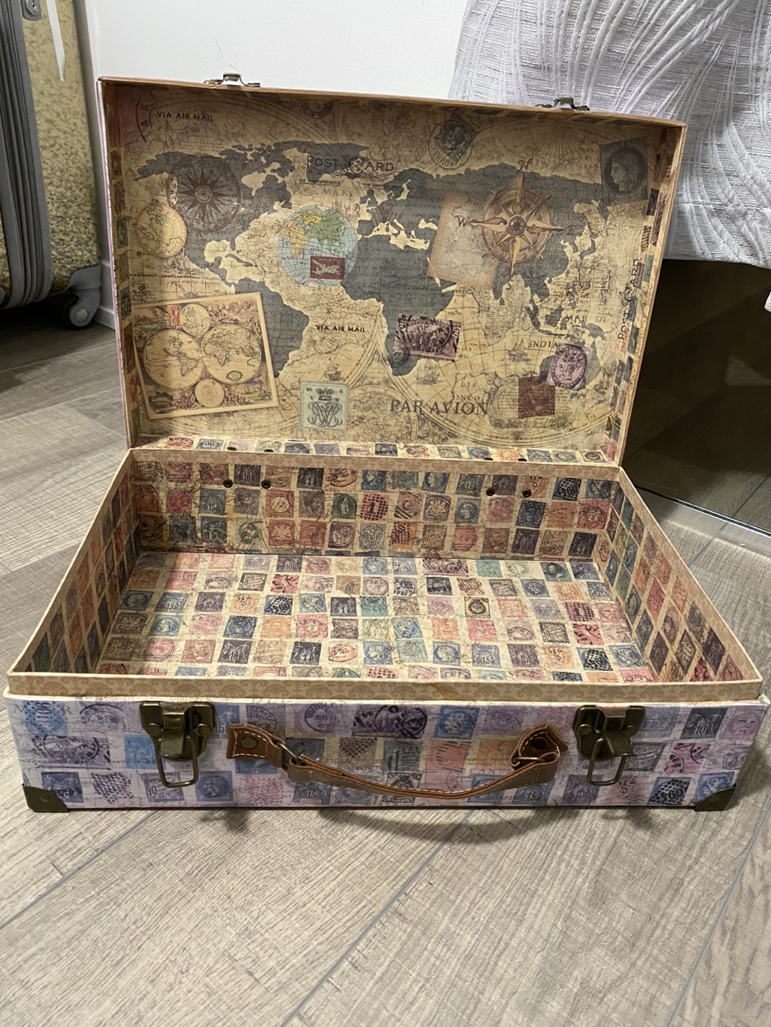 Vintage-Style Suitcase Decor Box with Travel Journals - photo 3