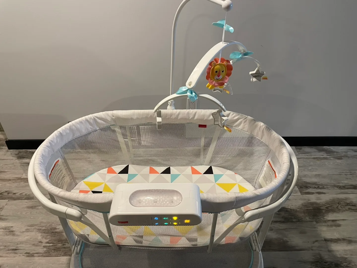 Like New - Fisher-Price Soothing Vibrations Bassinet image indicator(2)