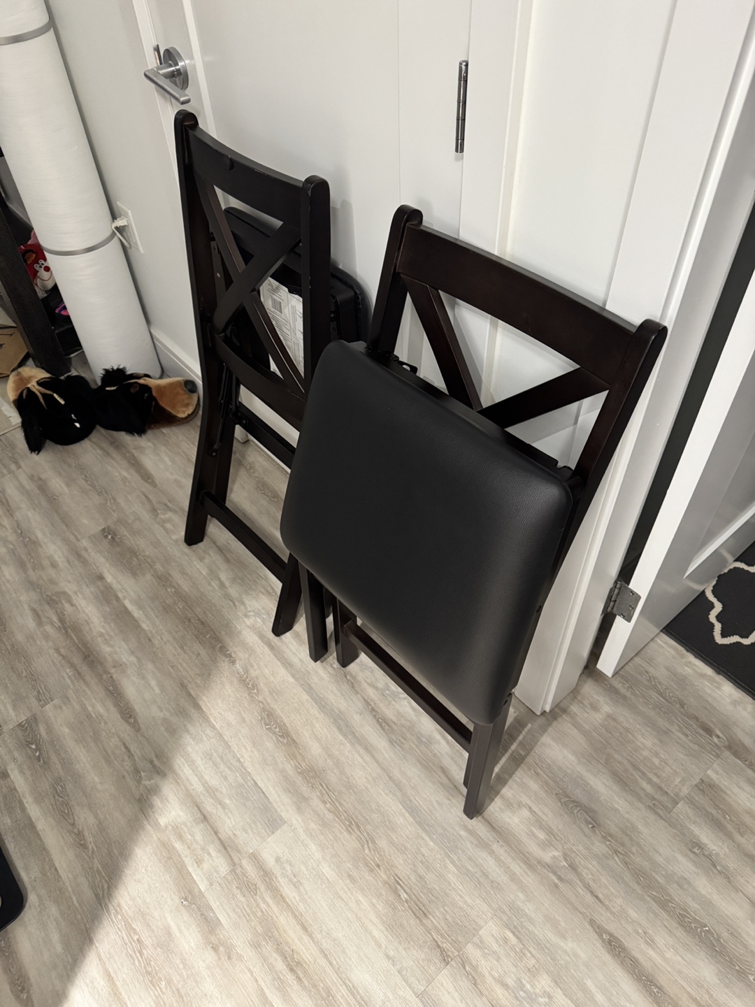 Pair of Dark Brown Folding Chairs with Black Cushions - photo 4