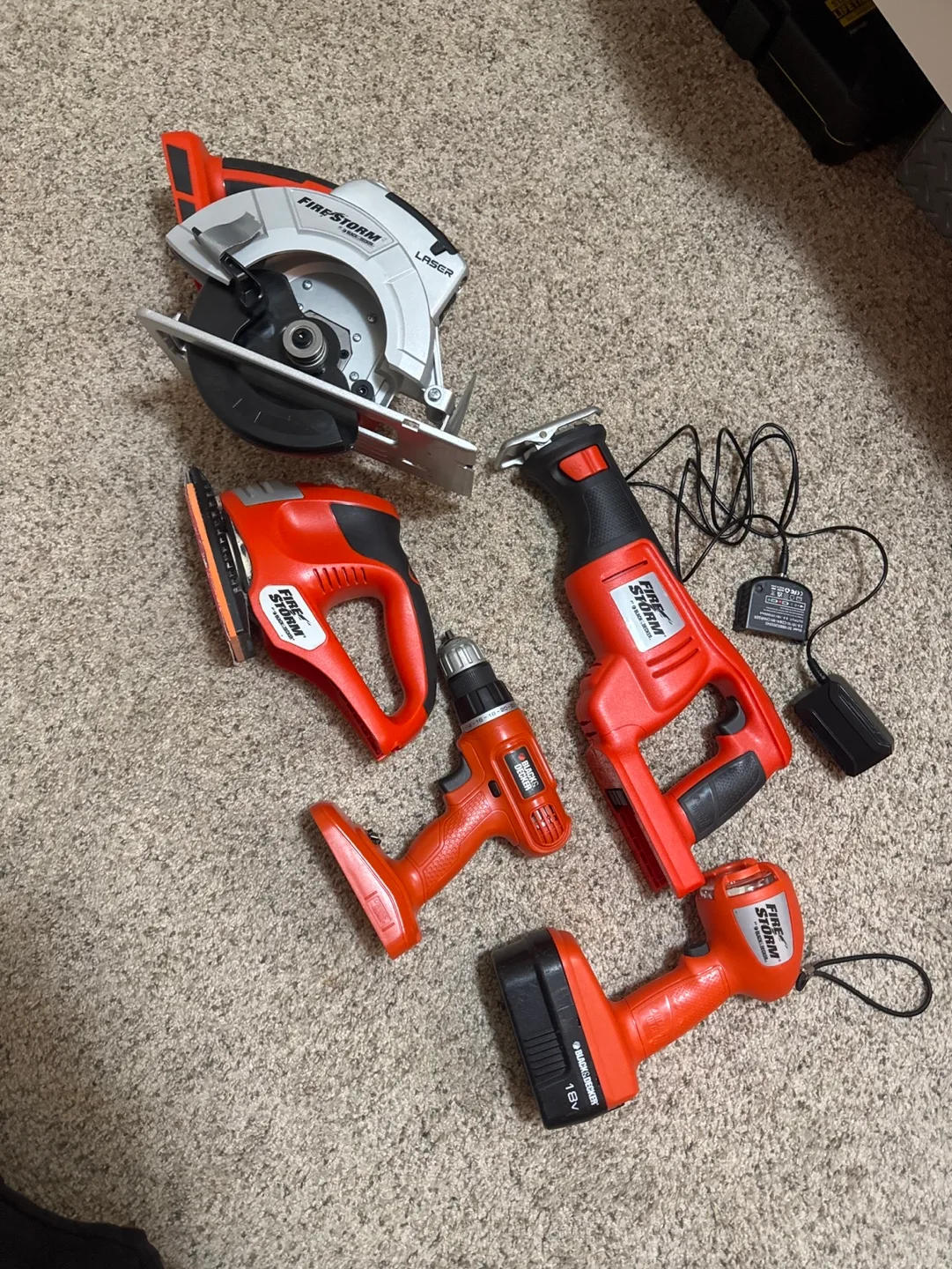 Black and Decker 18V Cordless Power Tool Combo Kit image indicator(2)