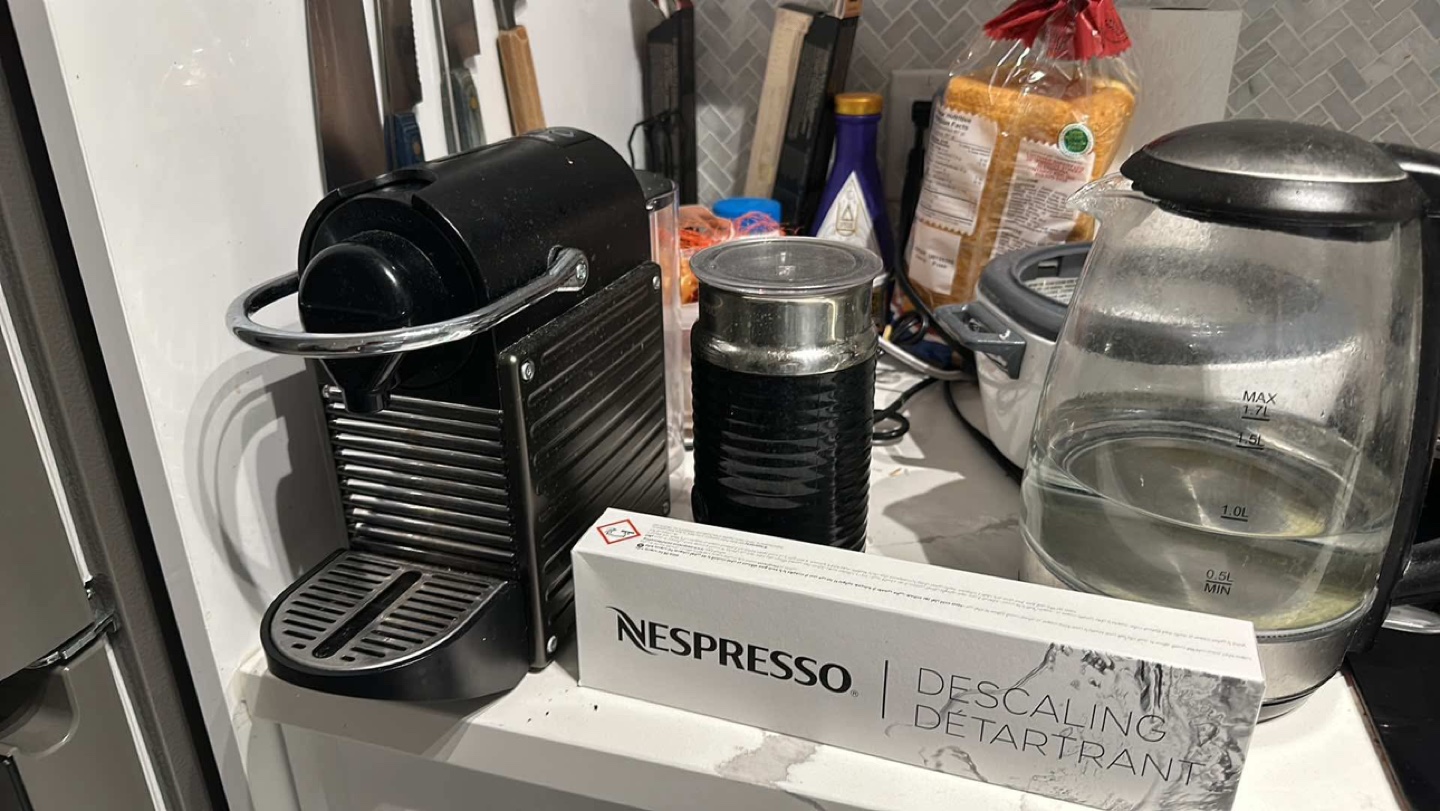 Nespresso Pixie Mini Coffee Machine with Descaling Kit