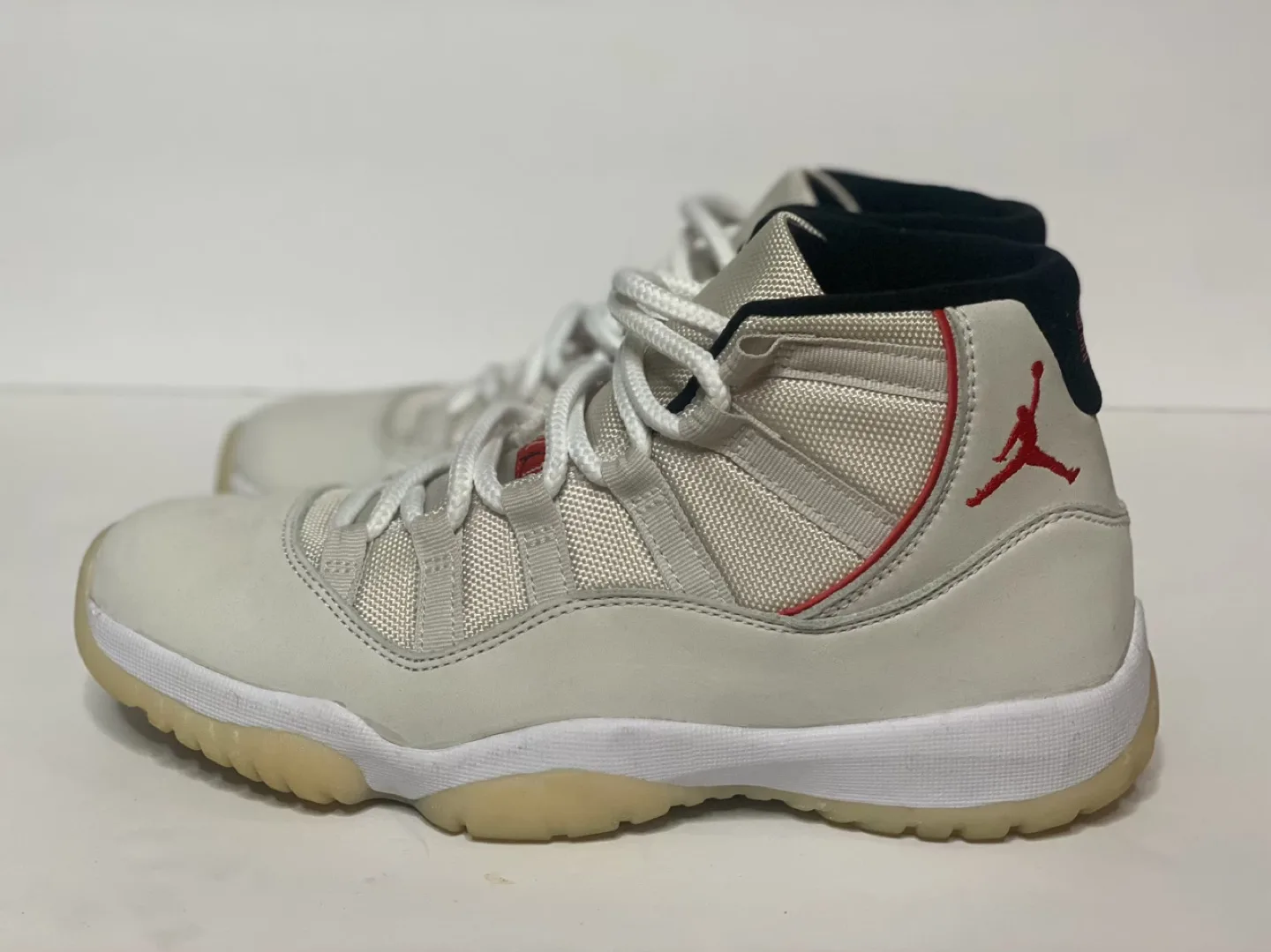 Air Jordan 11 Retro Low 'Concord' Size 7 image indicator(2)