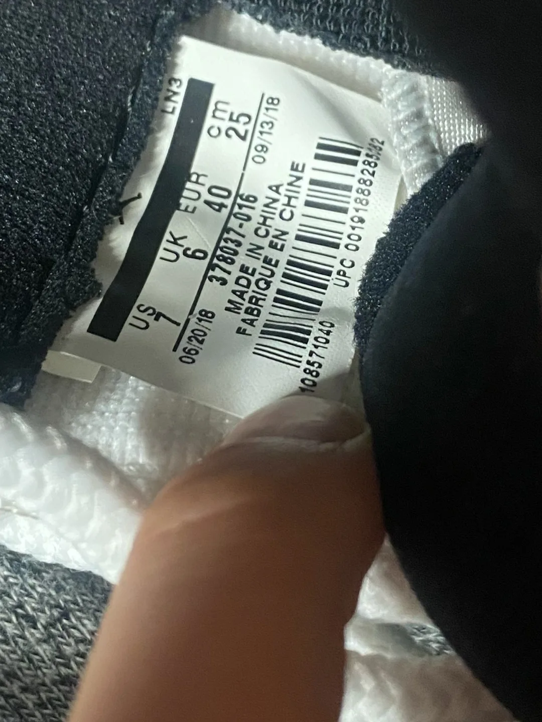 Air Jordan 11 Retro Low 'Concord' Size 7 image indicator(4)