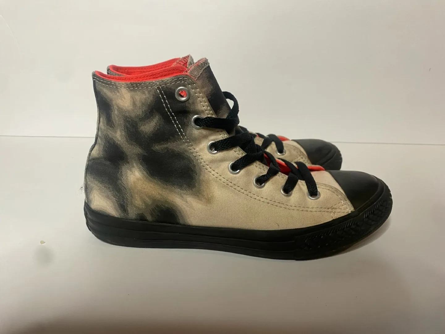 Converse Chuck Taylor All Star High Tops image indicator(2)