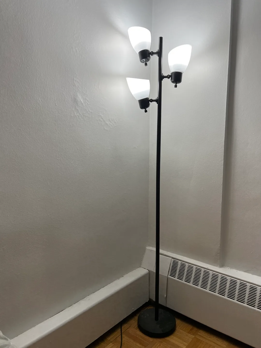 Three-light floor lamp - Almost new ! thumbnail