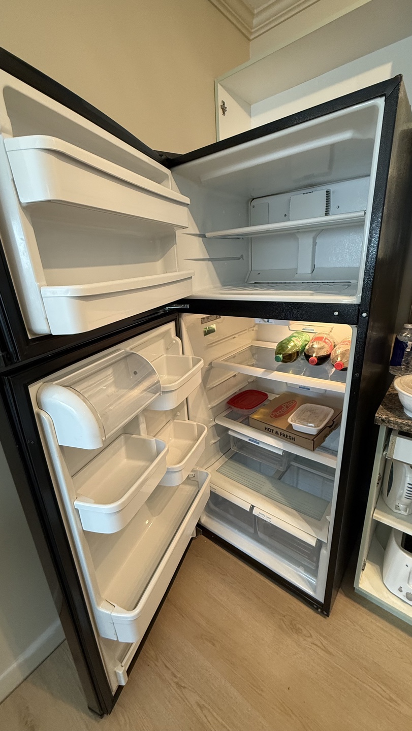 Whirlpool Top Freezer Refrigerator - photo 2