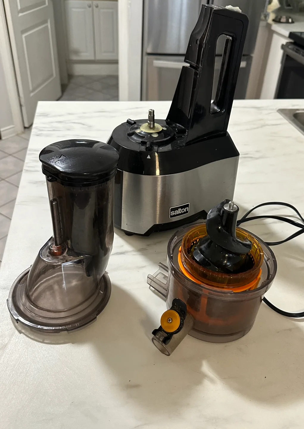 Salton Slow Juicer thumbnail