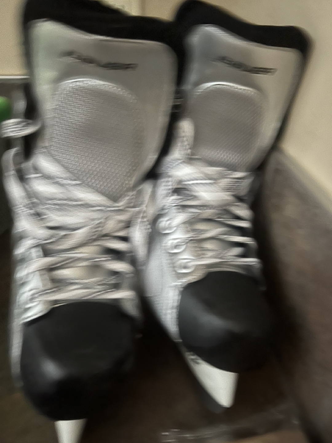 Bauer Vapor X500 Hockey Skates - Size 5