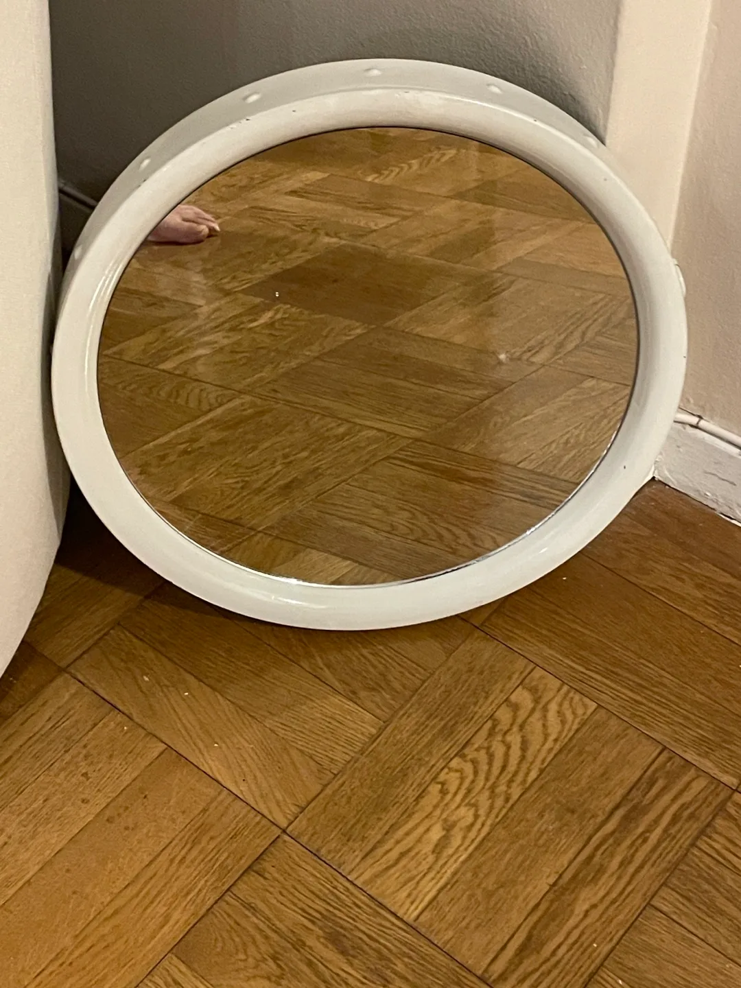 Vintage White Round Mirror image indicator(3)