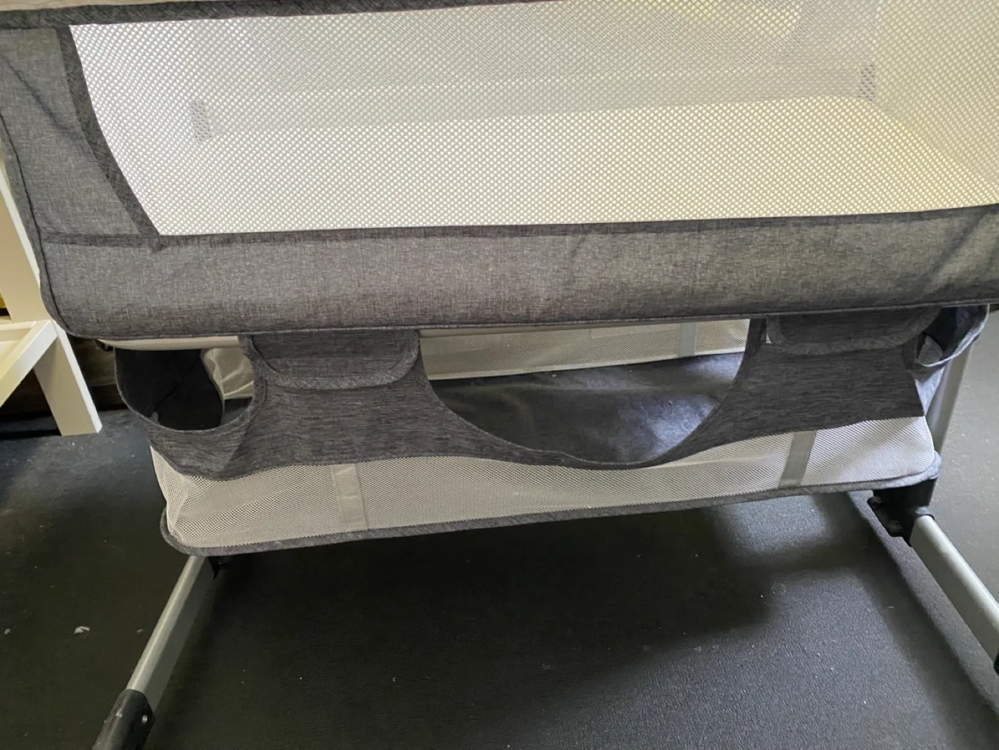 Baby bassinet with stand, grey image indicator(2)