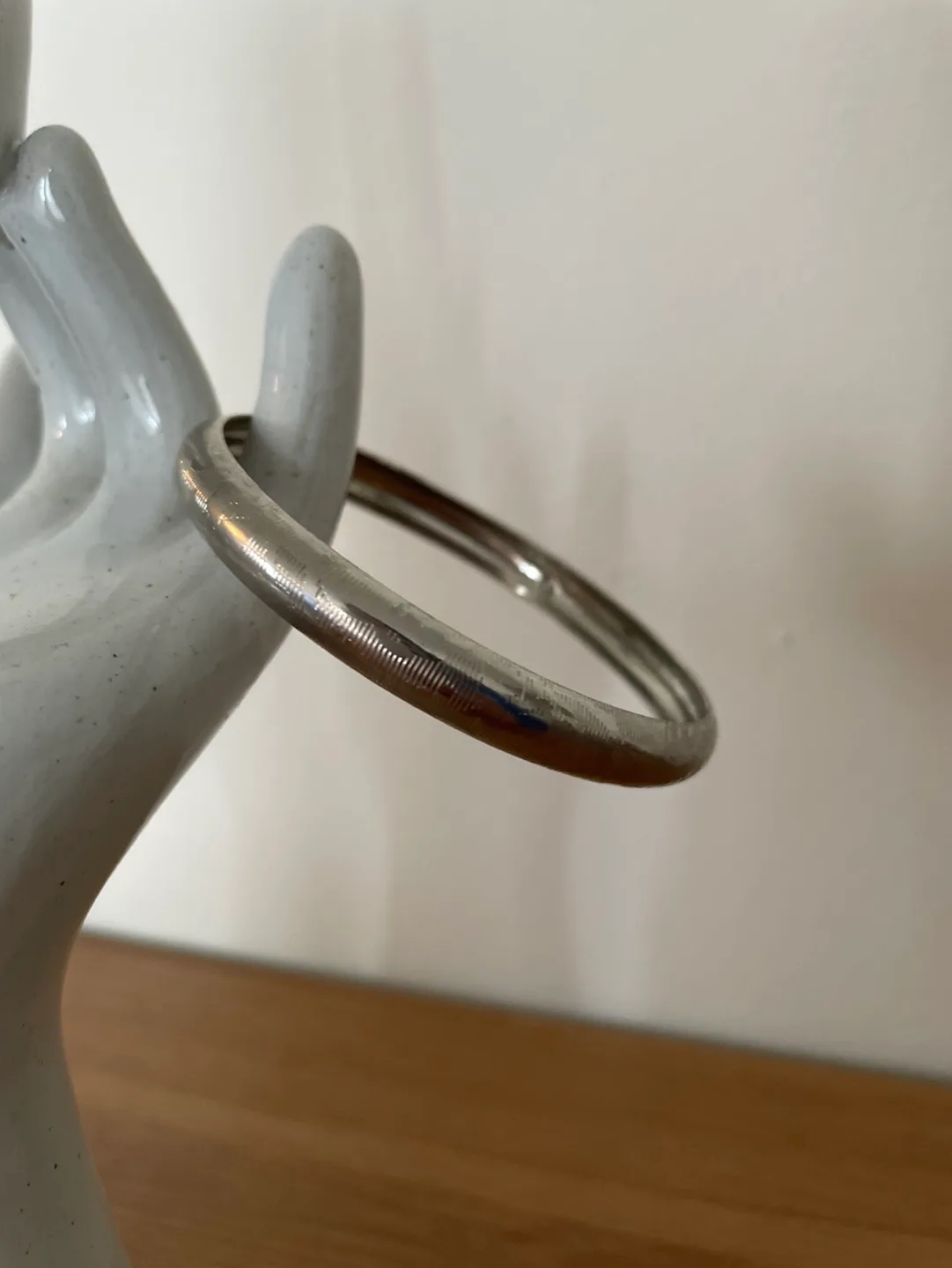 Silver Tone Metal Bangle Bracelet image indicator(3)