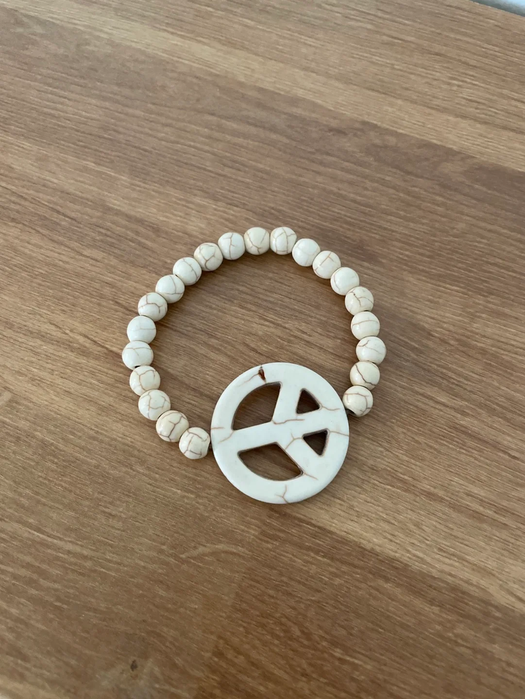 New Howlite Peace Stretchy Bracelet image indicator(3)