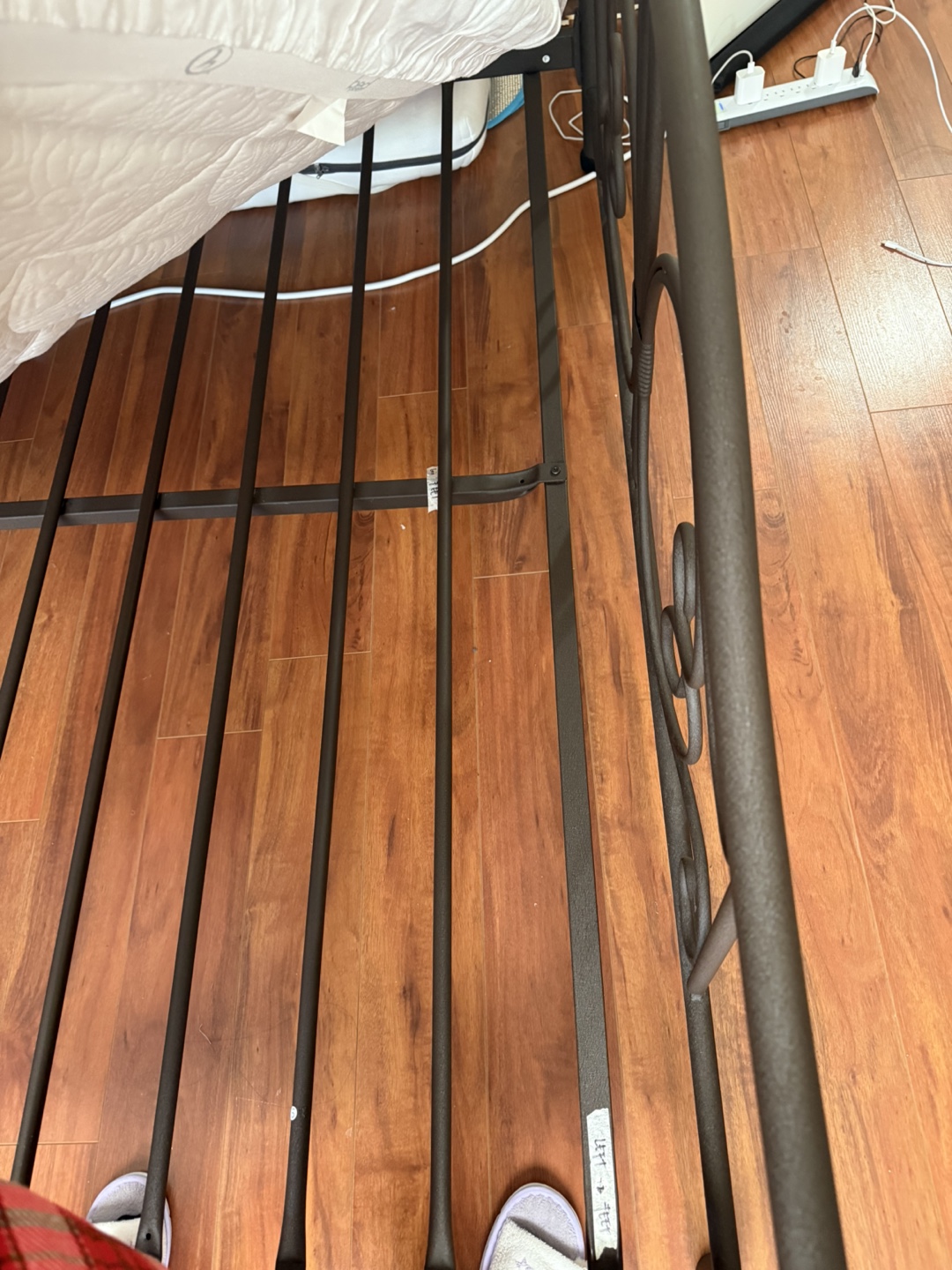 Queen Metal Bed Frame - photo 3