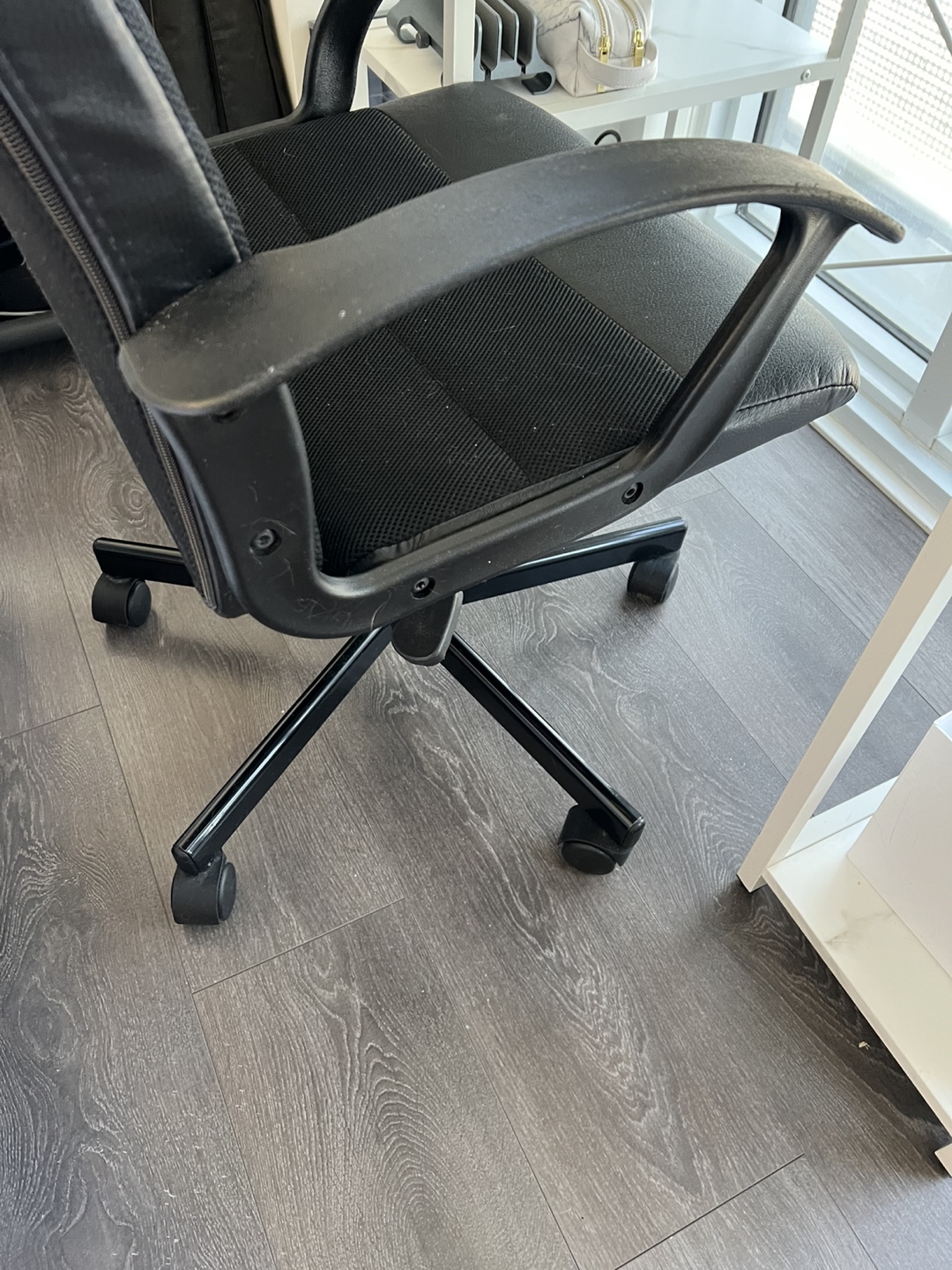 Black Office Chair with Armrests - photo 2