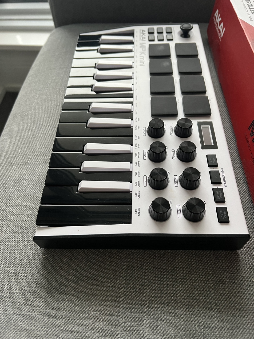 AKAI MPK Mini Play Keyboard - Special Edition White - photo 2