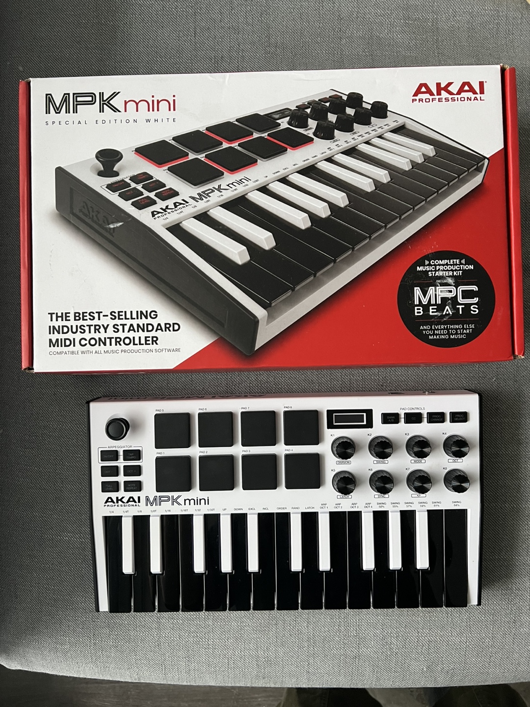 AKAI MPK Mini Play Keyboard - Special Edition White
