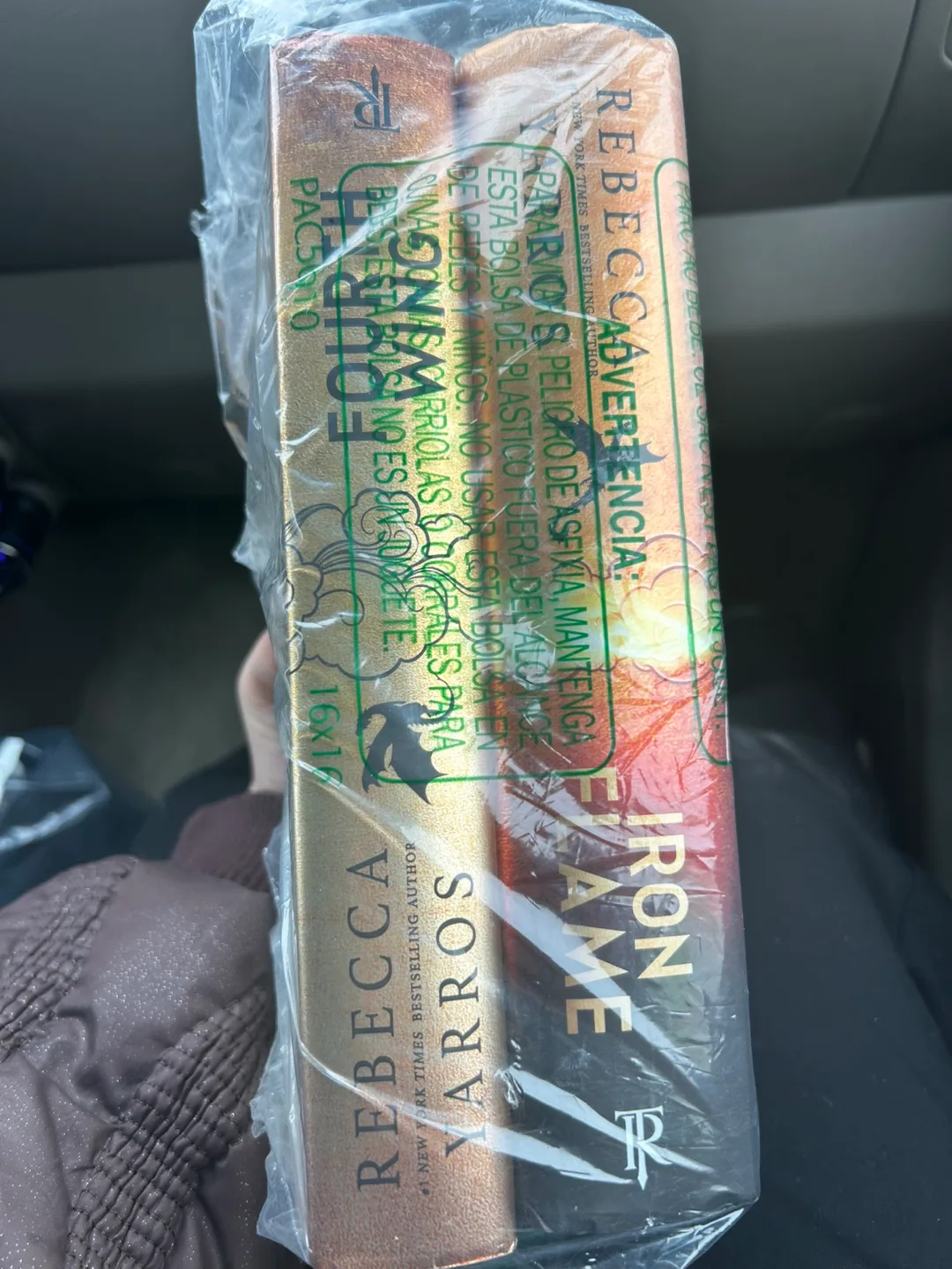 Fourth Wing and Iron Flame Combo image indicator(4)