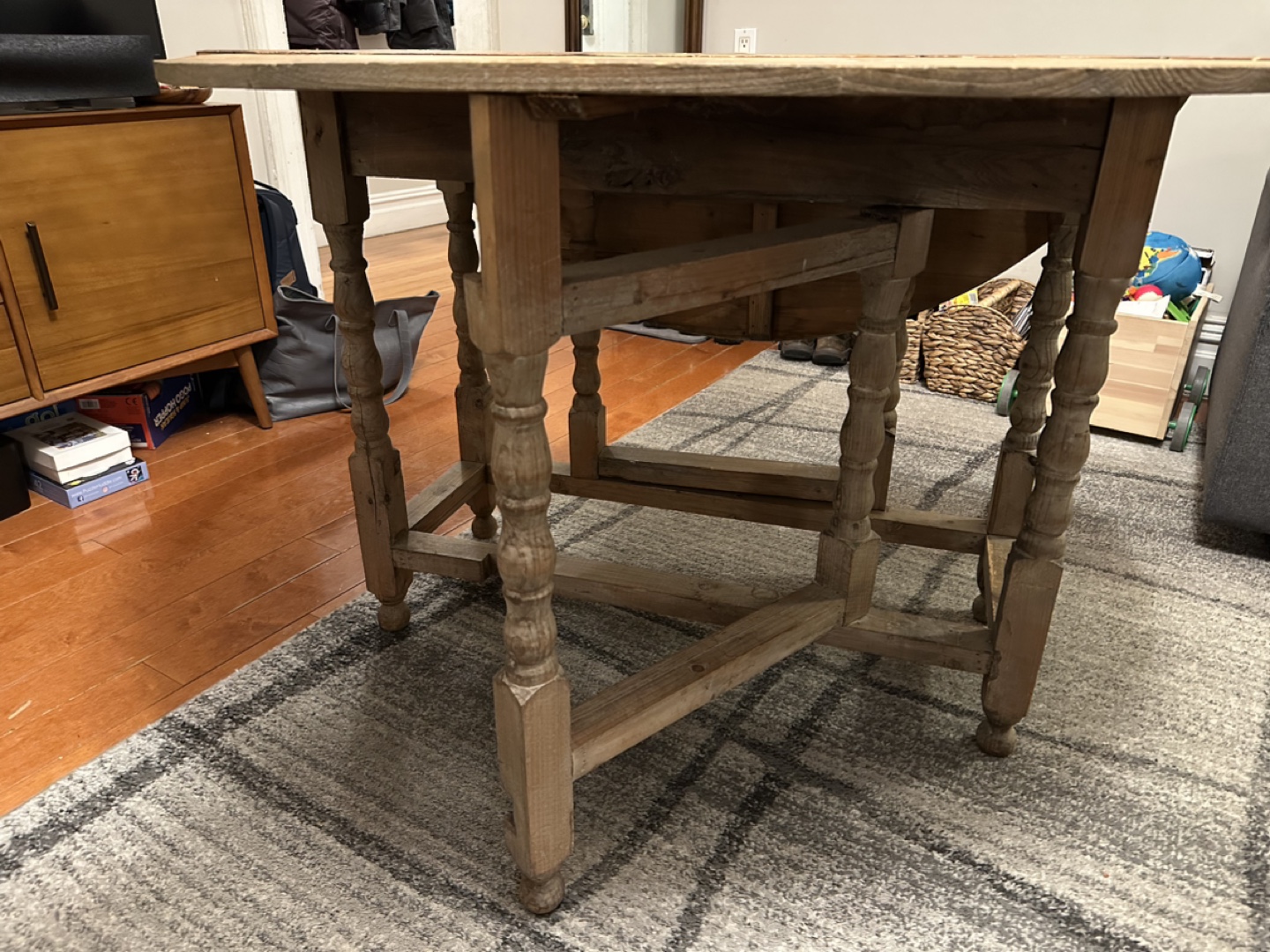 Laetners Round Wooden Drop Leaf Table - photo 4