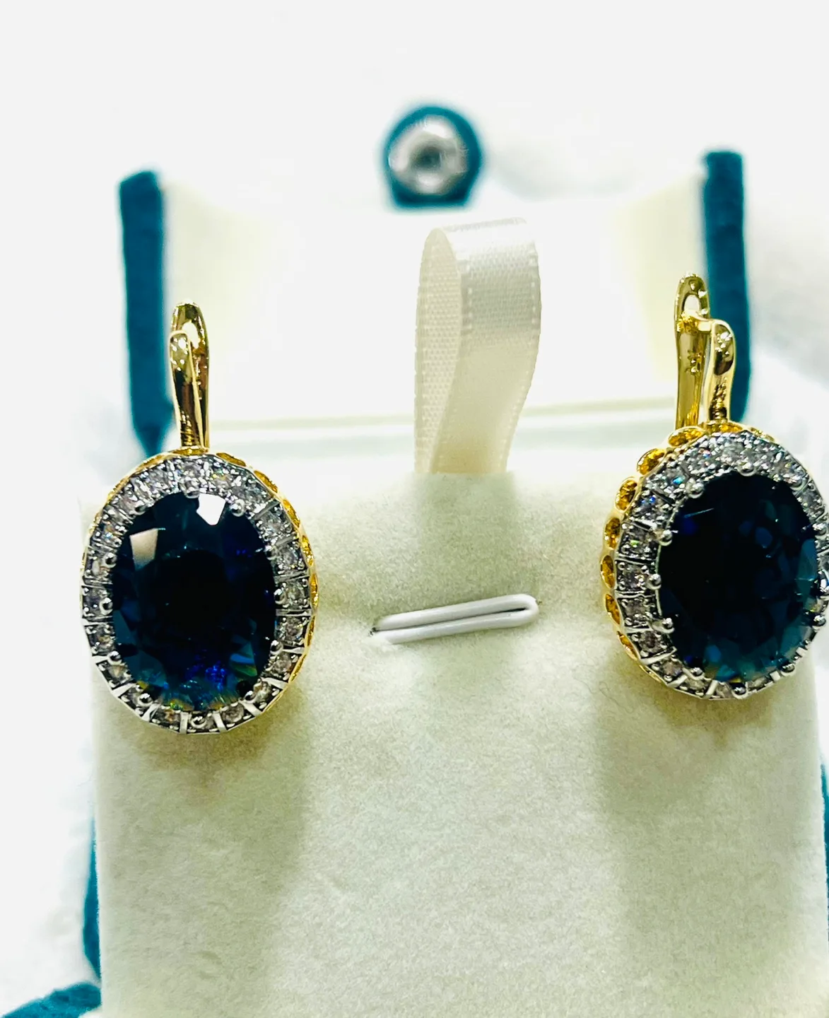 Elegant Gold-Tone Oval Blue Gemstone Earrings image indicator(4)