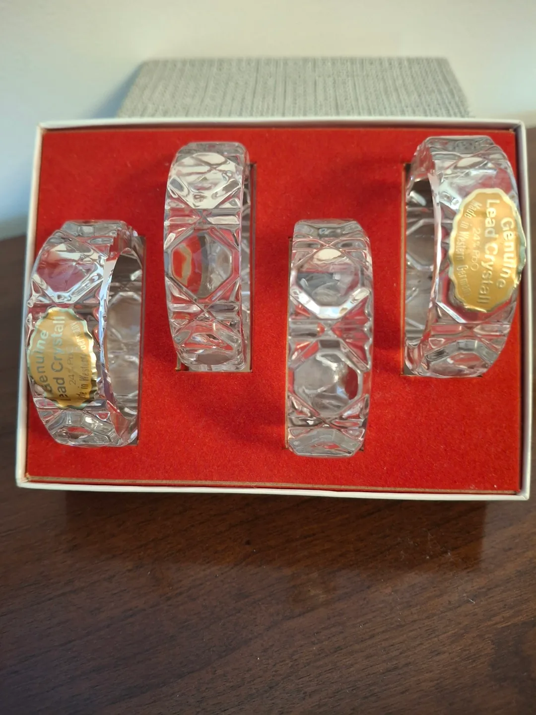 Set of 4 vintage crystal napkin rings image indicator(4)