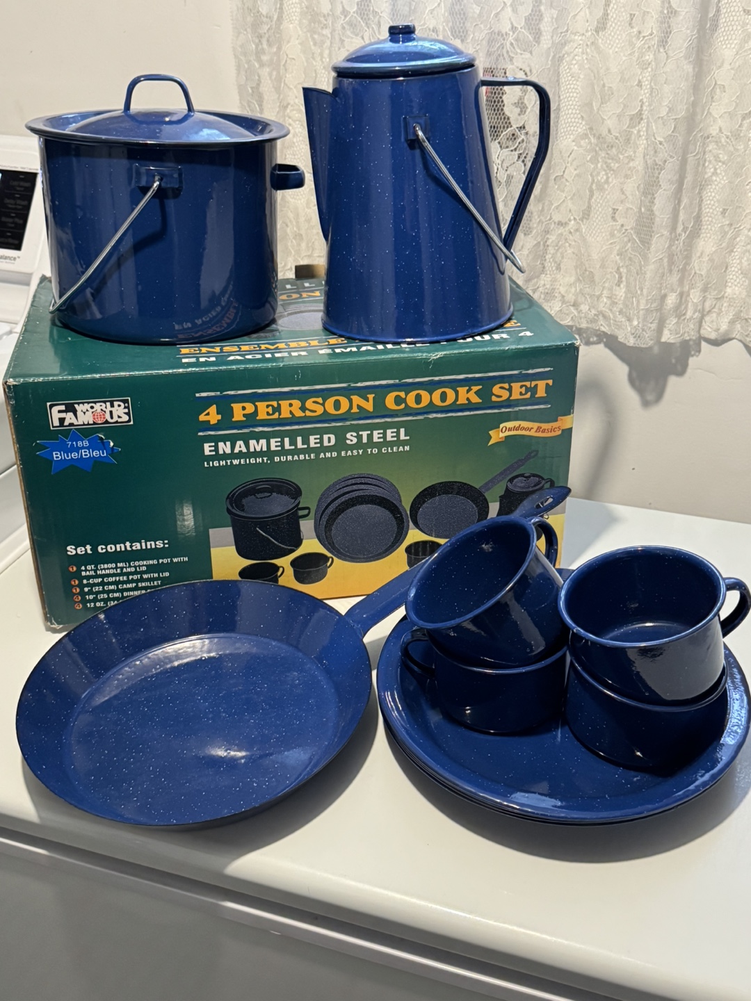 World Famous 4 Person Enamel Cook Set