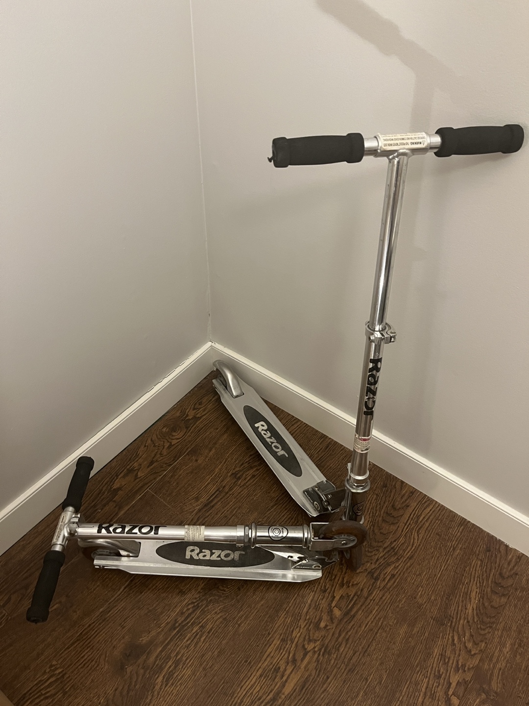 2x Razor Scooters