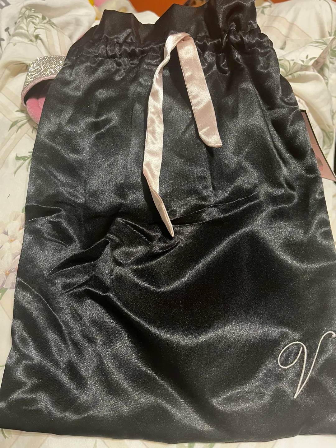 BNWT Victoria Secret Pink Velvet Slides with Rhinestone Detail image indicator(9)