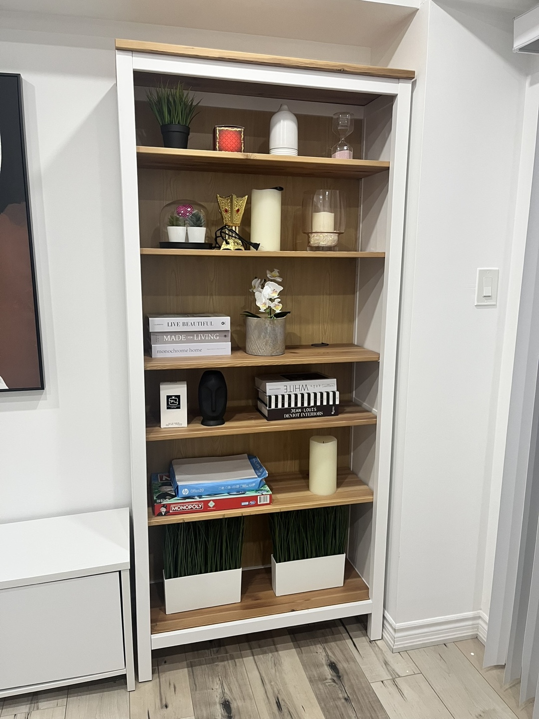 White and wood bookcase - photo 2