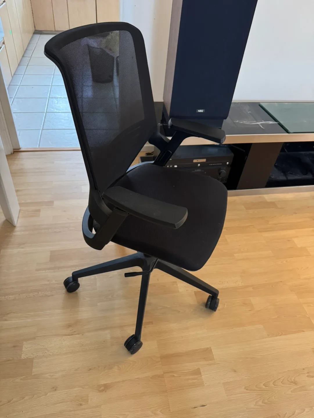 Black Mesh Office adjustable chair image indicator(2)