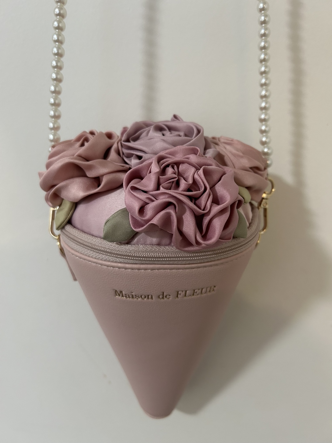 Adorable Pink Rose Bouquet Shoulder Bag