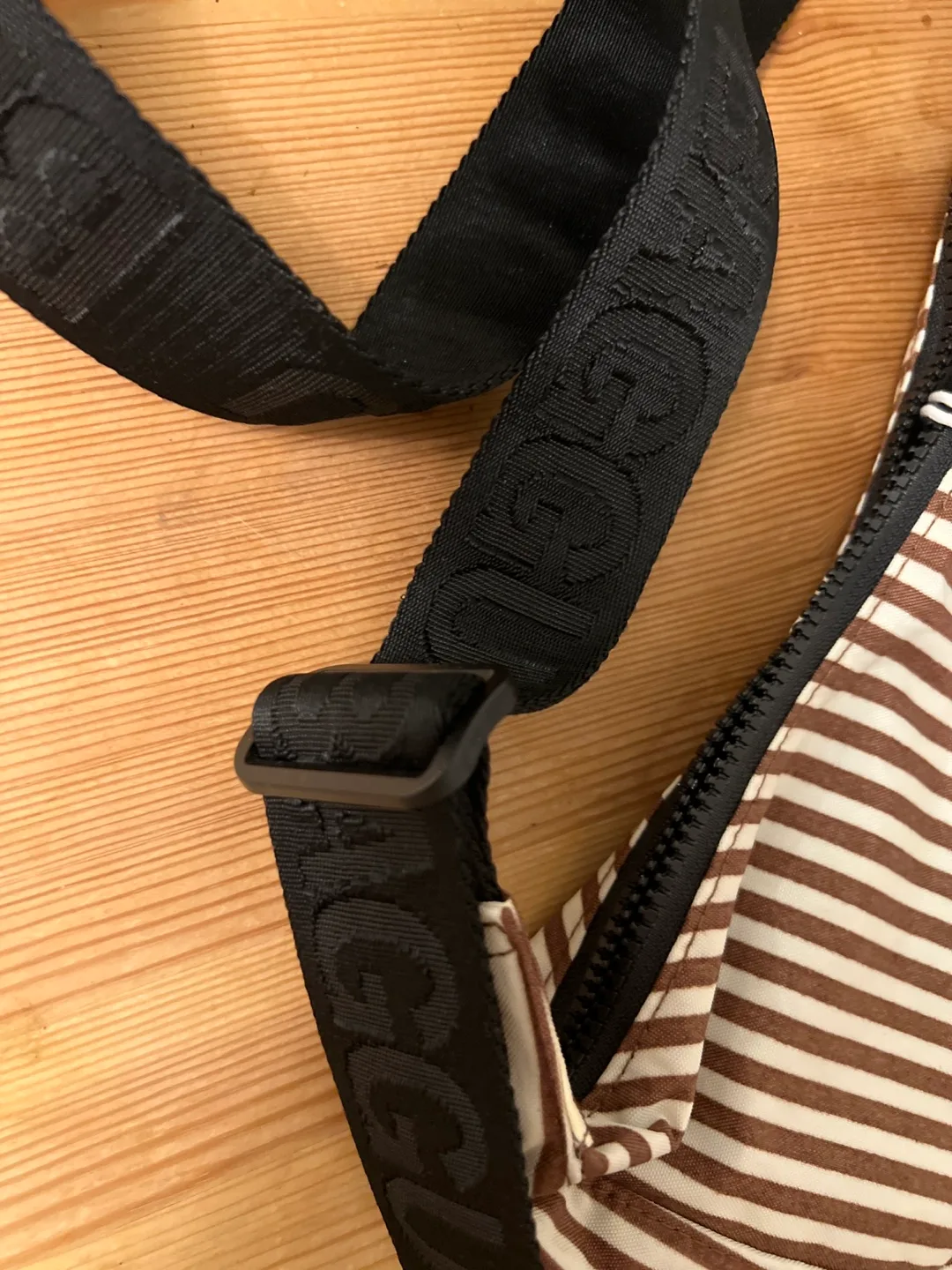 Brand New Baggu Medium Nylon Crescent Bag - Brown Stripe image indicator(5)