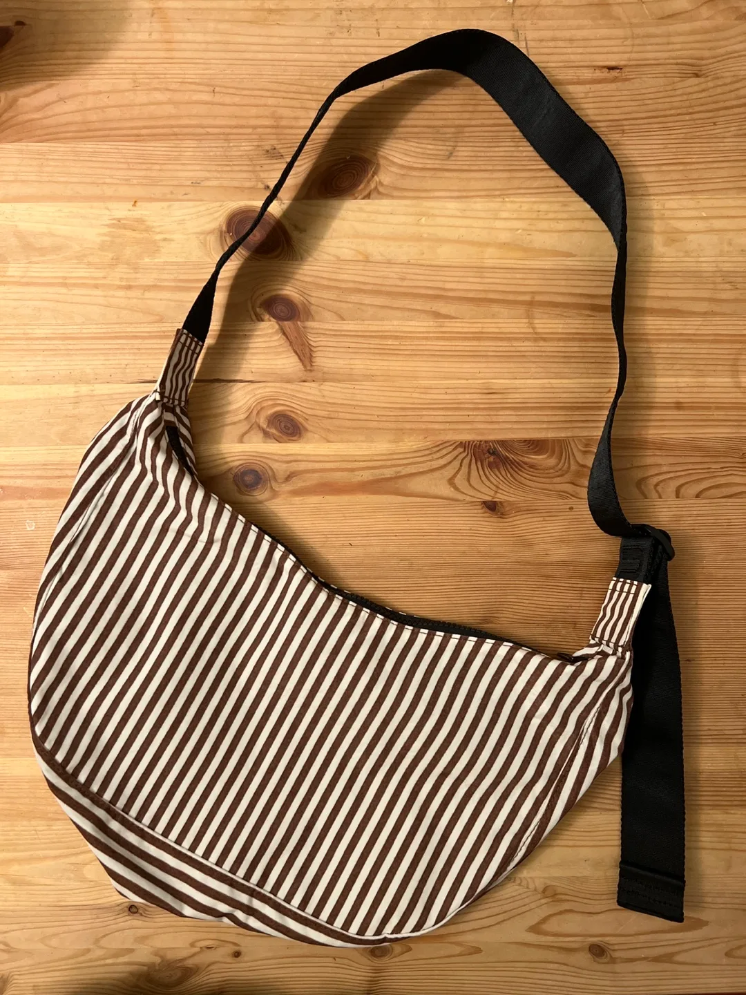 Brand New Baggu Medium Nylon Crescent Bag - Brown Stripe image indicator(2)