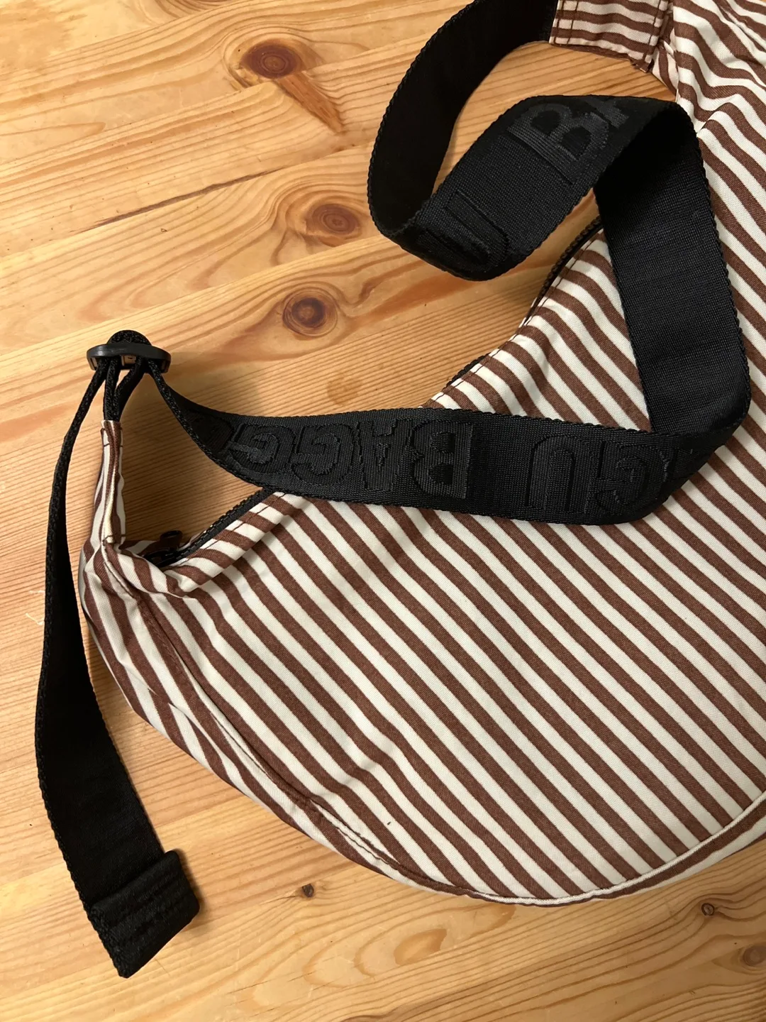 Brand New Baggu Medium Nylon Crescent Bag - Brown Stripe image indicator(3)
