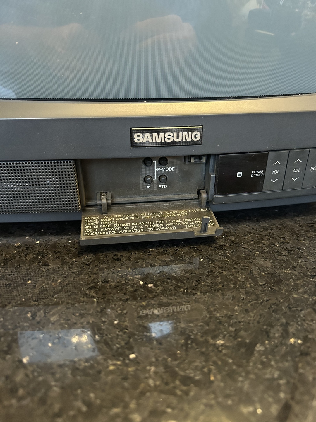 Vintage Samsung 13" CRT Television - photo 3