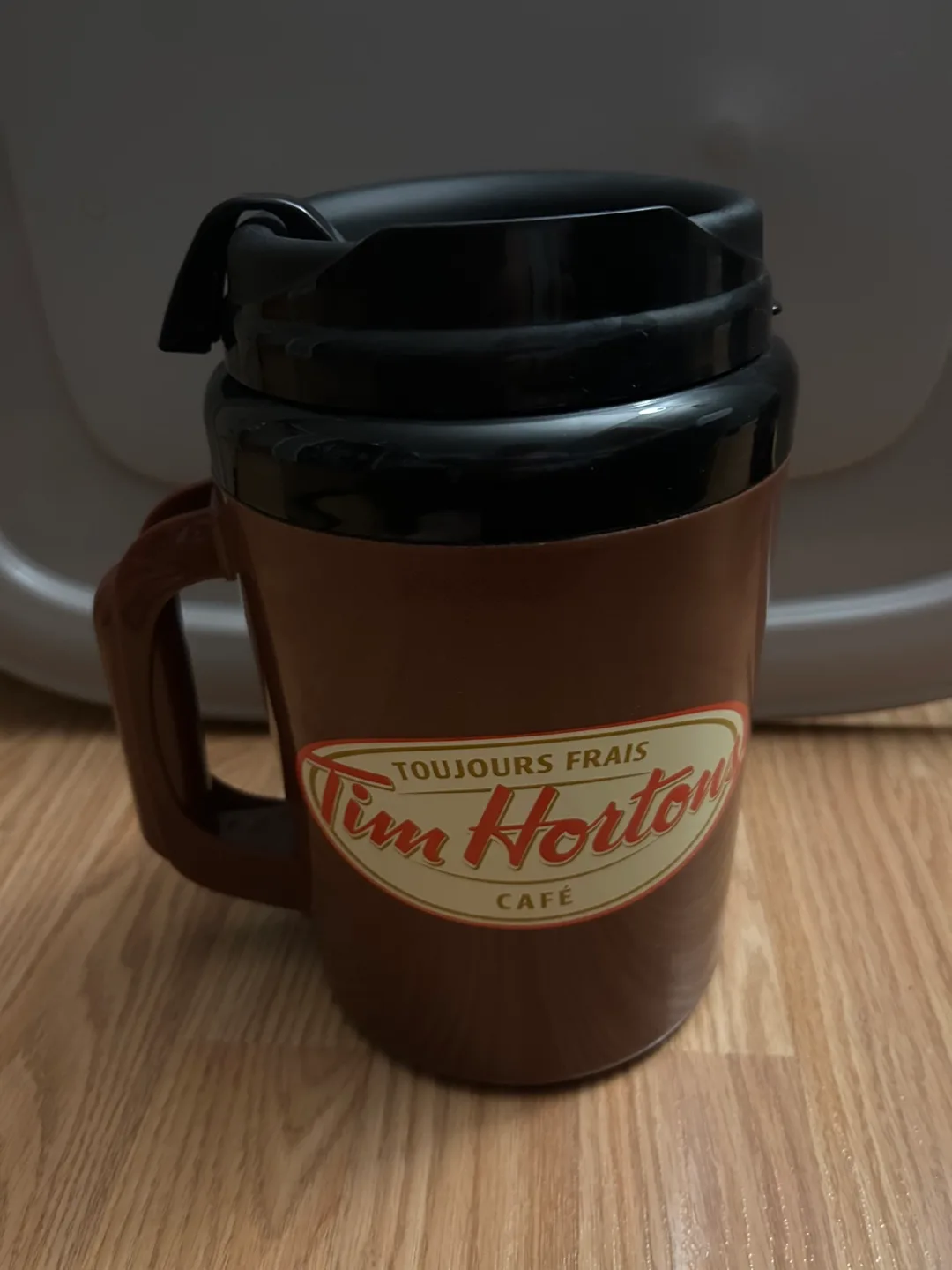 Tim Hortons Large Travel Mug 64oz image indicator(2)
