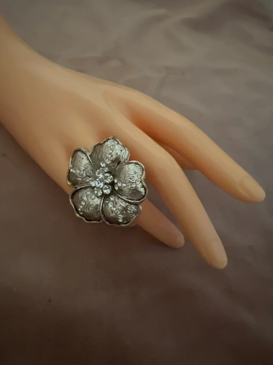 Silver Flower Statement Ring with Rhinestones image indicator(4)