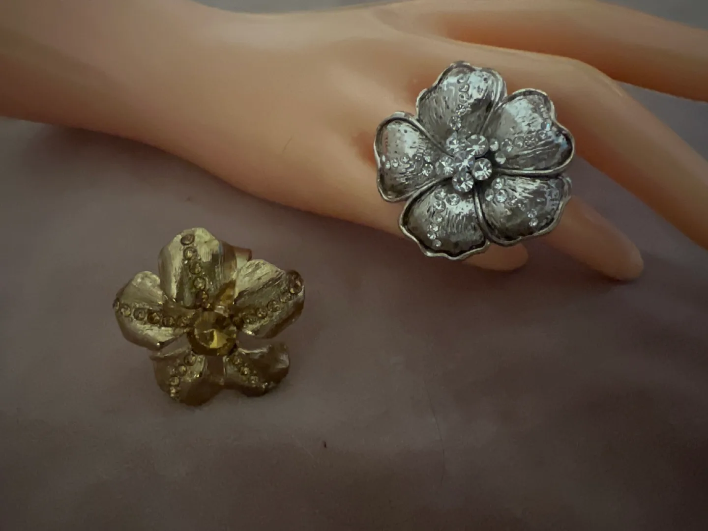 Silver Flower Statement Ring with Rhinestones image indicator(5)