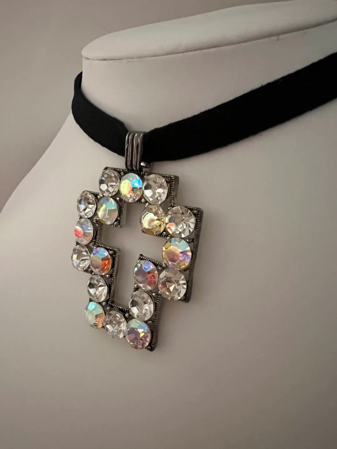 Rhinestone Cross Choker Necklace image indicator(2)