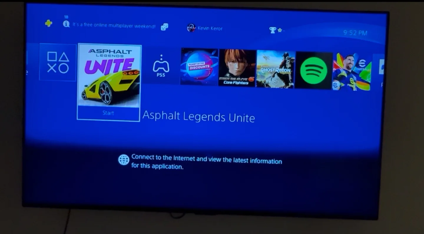 PS4 Slim Console with Controller and Cables image indicator(2)