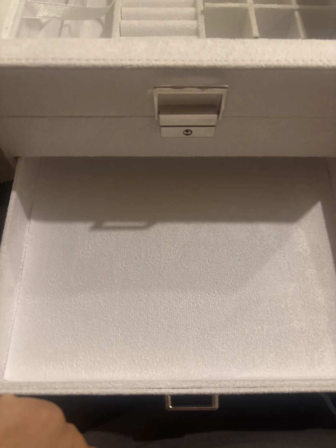 White Jewellery Organizer Box with Clear Top image indicator(4)