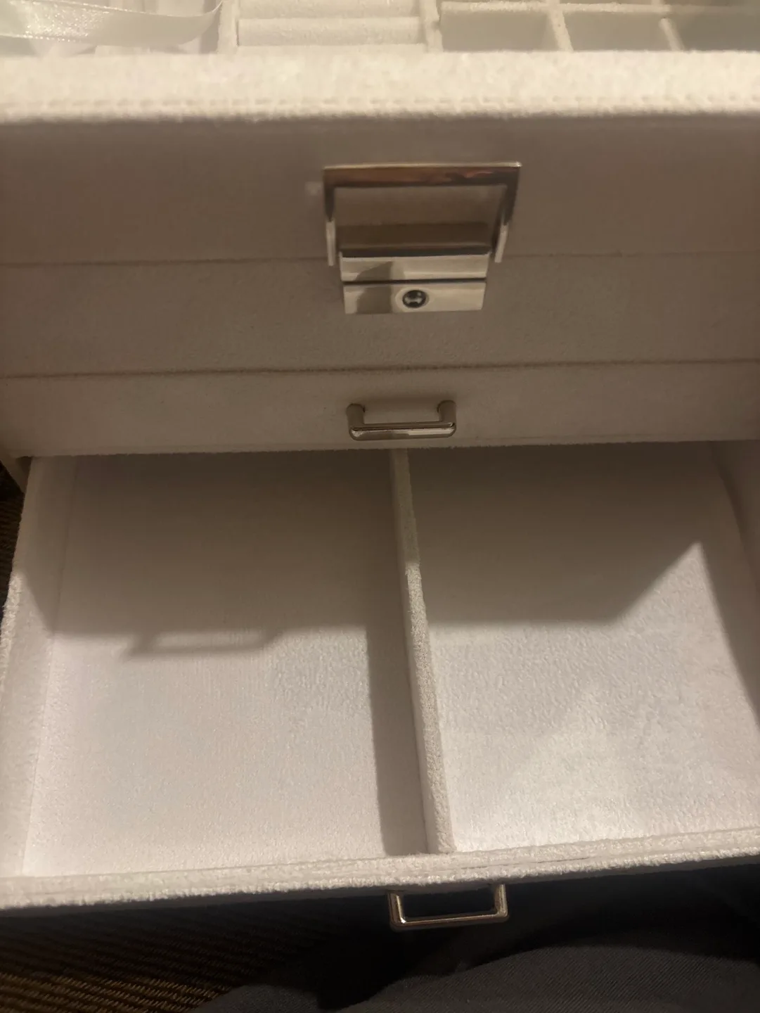 White Jewellery Organizer Box with Clear Top image indicator(5)