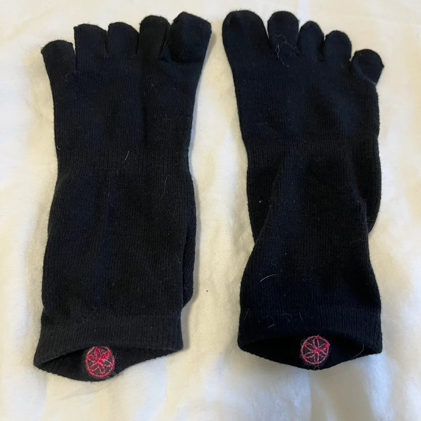 Gaiam Yoga Socks - Black Grippy Toe Socks image indicator(5)