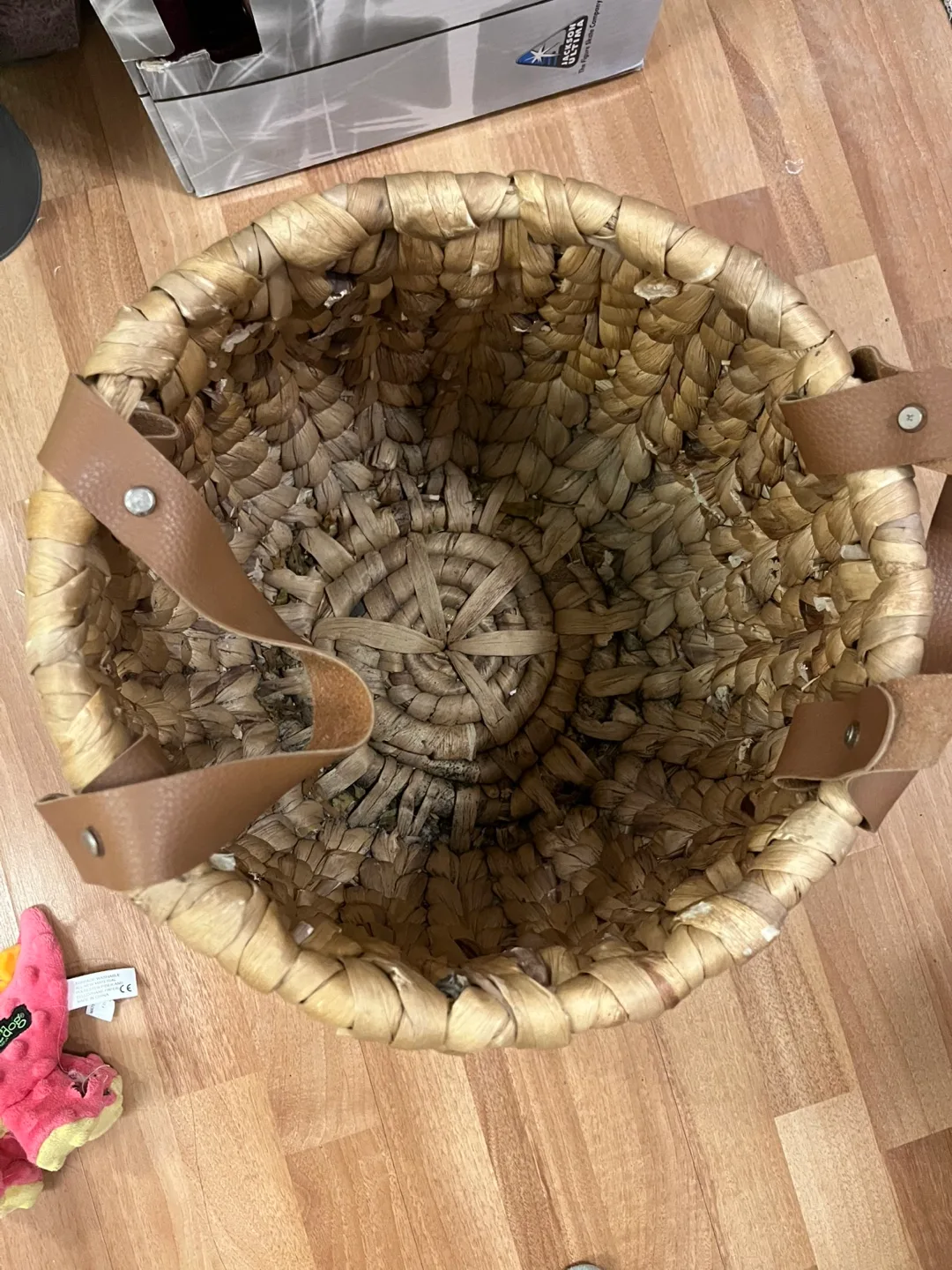 Large Woven Basket with Leather Handles image indicator(2)