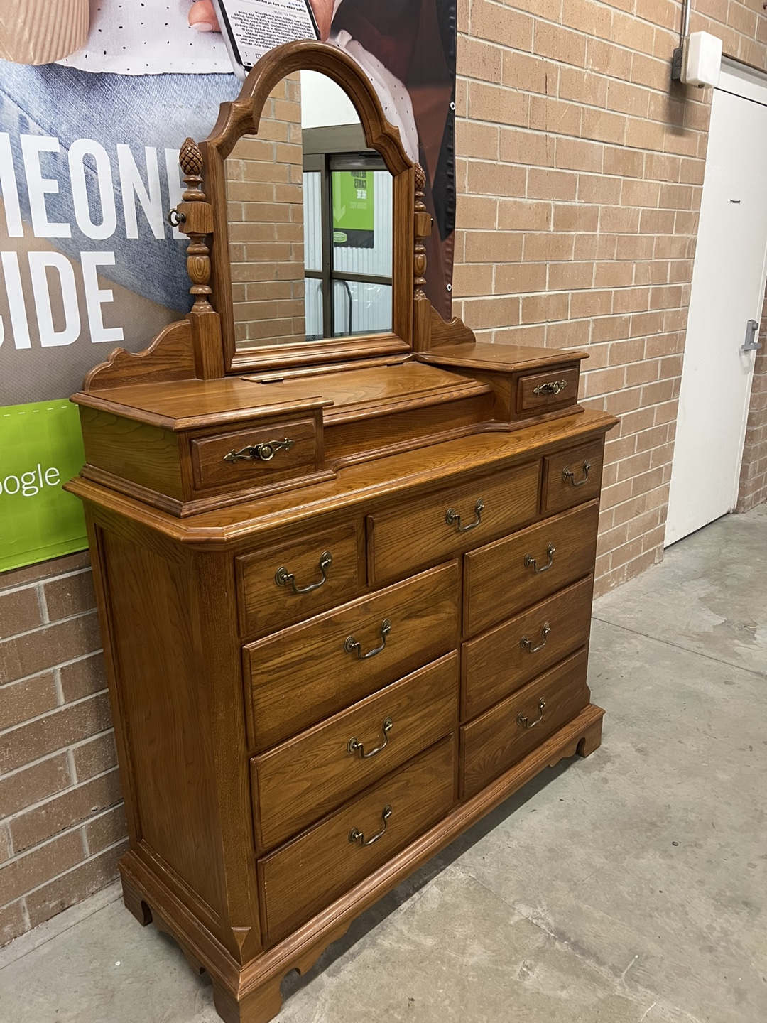 Thomasville Vintage Wooden Dresser with Mirror - photo 4