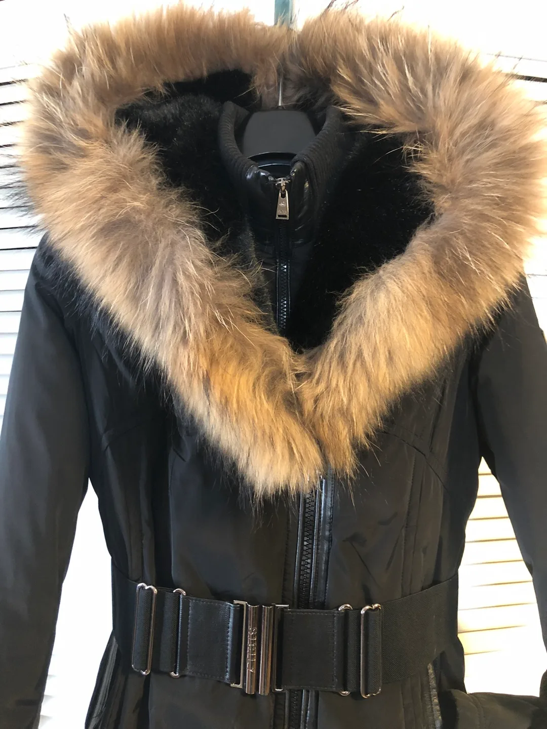 Fur hood belted jacket image indicator(2)