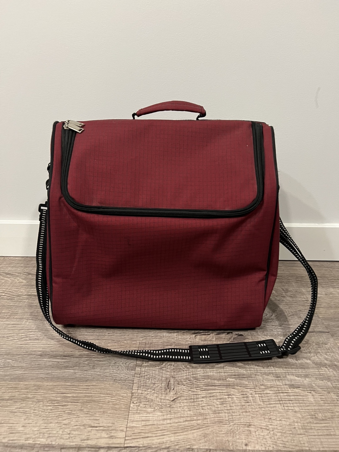 Red Picnic Cooler Bag with Dining Ware - photo 3