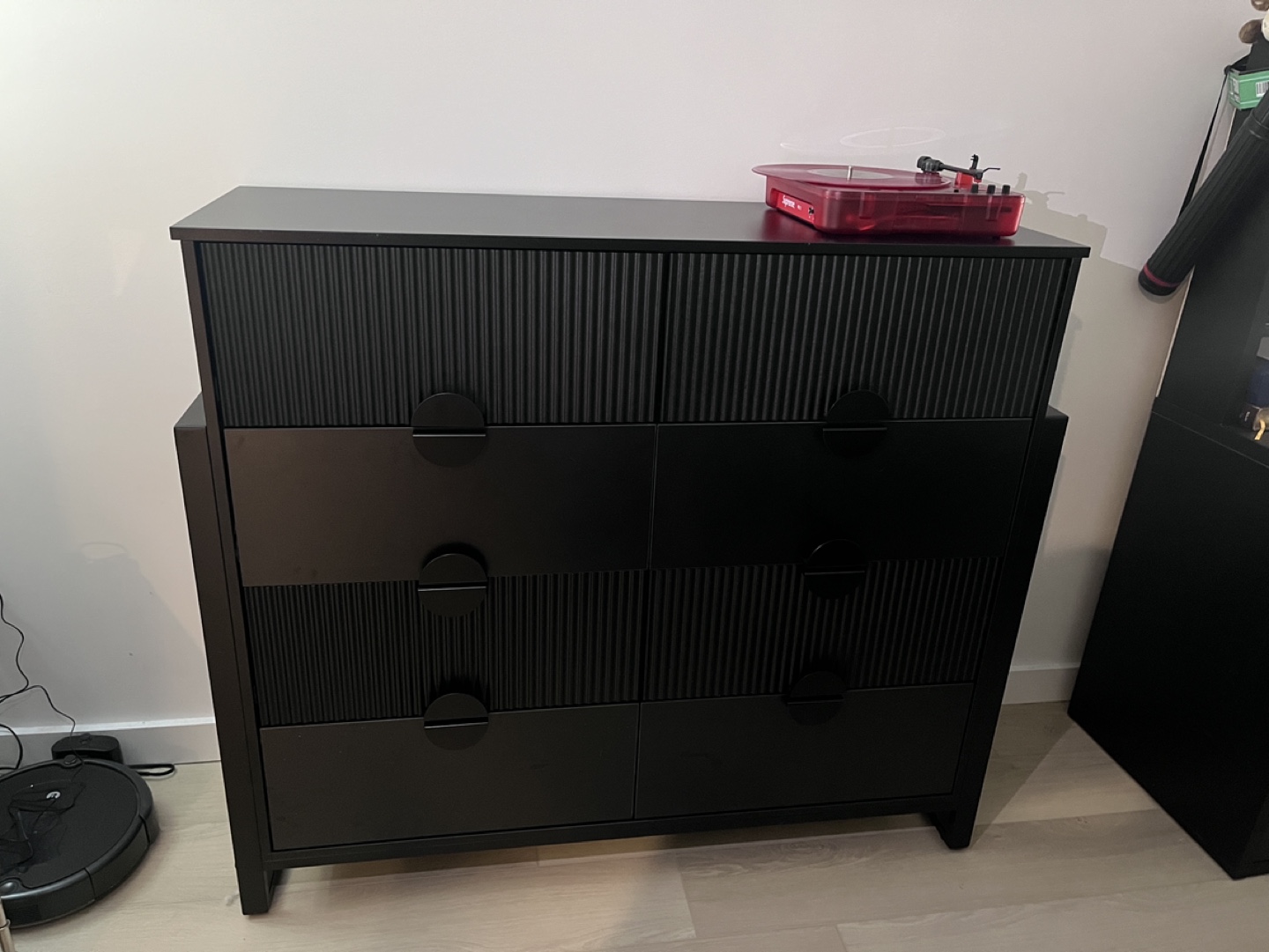 Black 8-Drawer Dresser