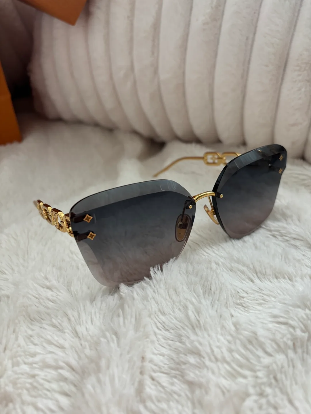 Louis Vuitton Cat Eye Jewel Sunglasses image indicator(2)
