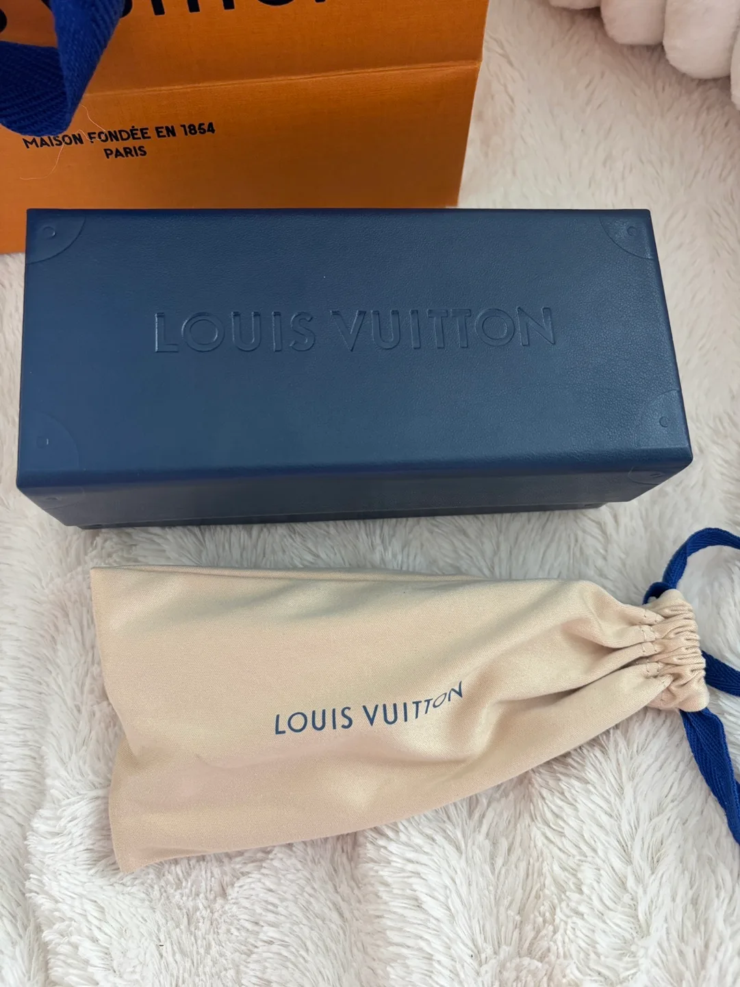 Louis Vuitton Cat Eye Jewel Sunglasses image indicator(4)