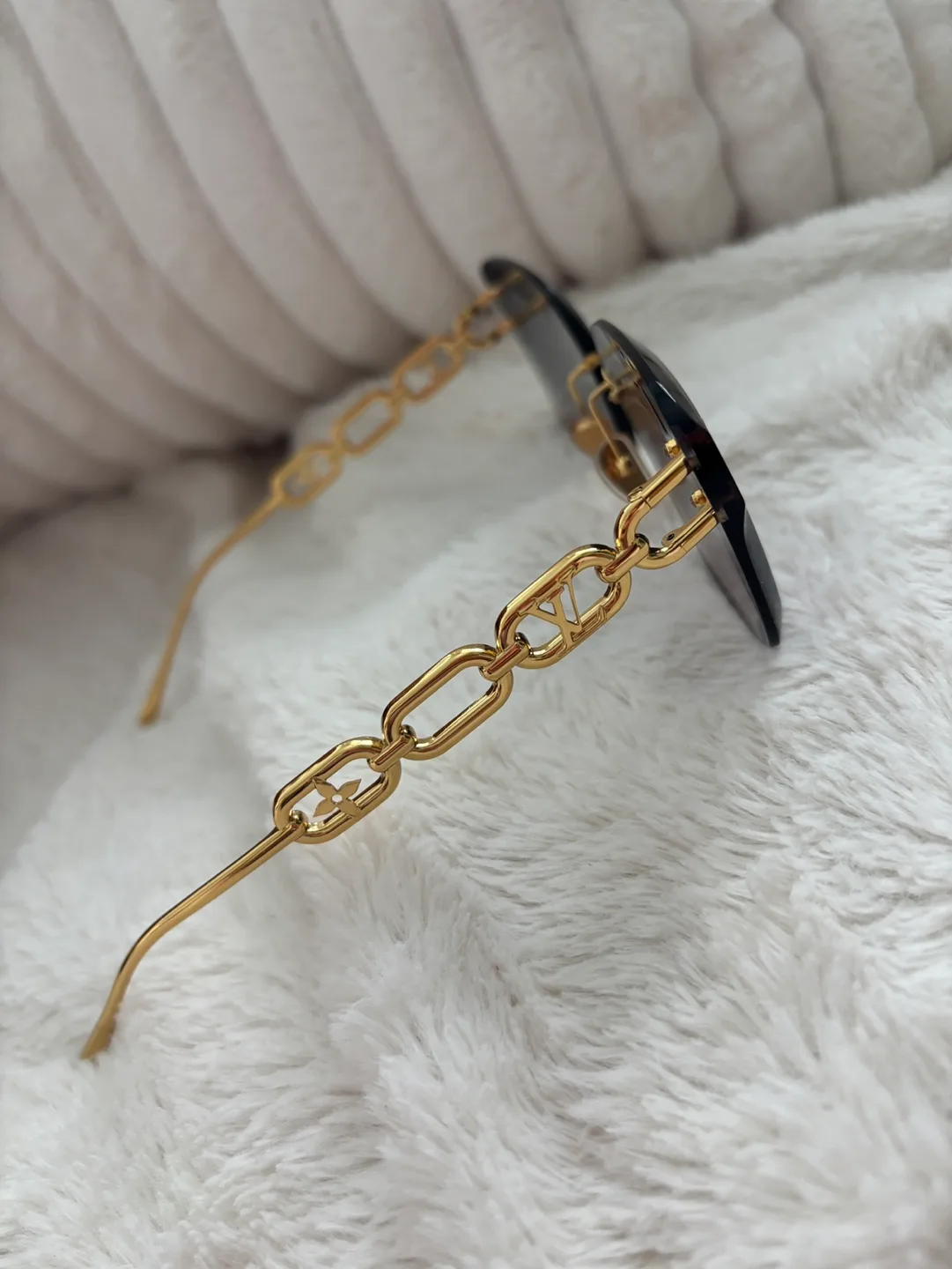 Louis Vuitton Cat Eye Jewel Sunglasses image indicator(3)